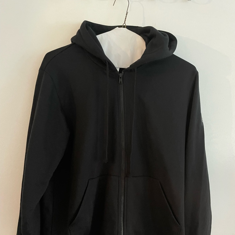 Alo yoga black zip up hoodie
